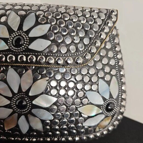 Antik Kraft Women's Hand Made Style Fold Over Metal Clutch/Crossbody - Picture 4 of 7